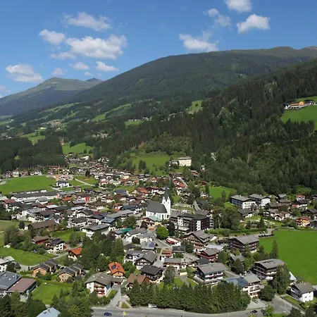 Erwin & Eleonore Huettl I * Neukirchen am Großvenediger