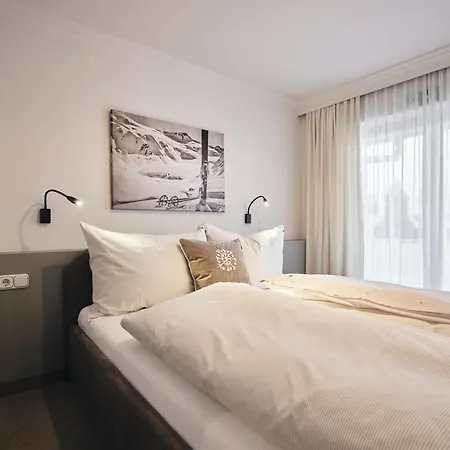 Erwin & Eleonore Huettl I